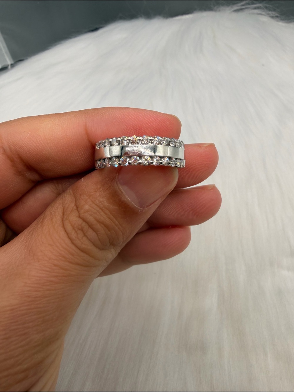 14k White Gold 1Ctw Diamond Band Size 8.5.